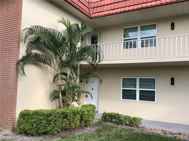 109 Spring Lake Ct, Unit 107 in Vero Beach, FL - Building Photo - Building Photo