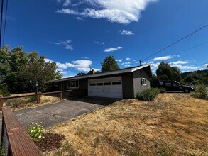 1990 W 18th Ave in Eugene, OR - Building Photo - Building Photo