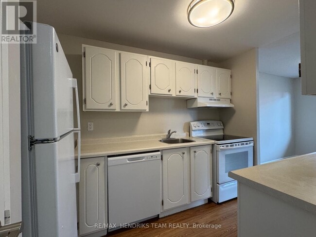 610 Lake St in St Catharines, ON - Building Photo - Building Photo