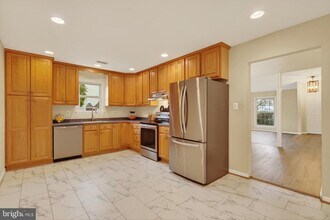 1706 Fantasia Cir in Herndon, VA - Building Photo - Building Photo