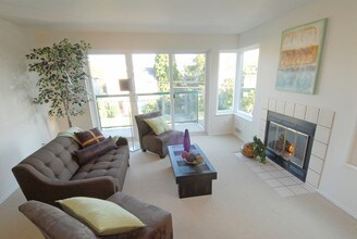 3919 Whitman Ave N, Unit 302 in Seattle, WA - Building Photo - Building Photo
