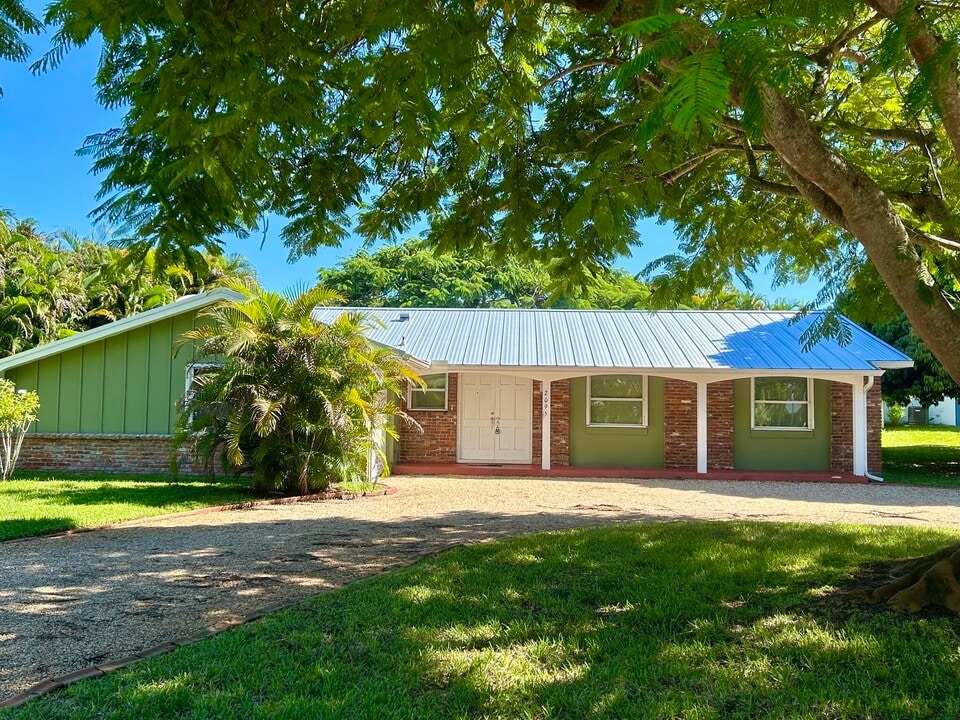 2095 NW Fork Rd in Stuart, FL - Building Photo