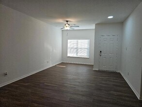 18412 Speculator Ln, Unit 8 in Elgin, TX - Building Photo - Building Photo