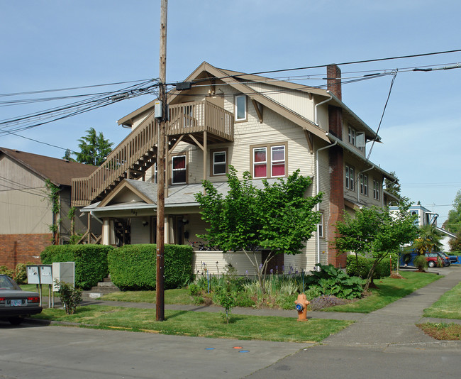 242 NW 15th in Corvallis, OR - Foto de edificio - Building Photo