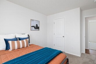 122 Pin Oak Dr in Aurora, MO - Building Photo - Building Photo