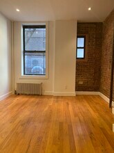 649 9th Ave in New York, NY - Building Photo - Building Photo