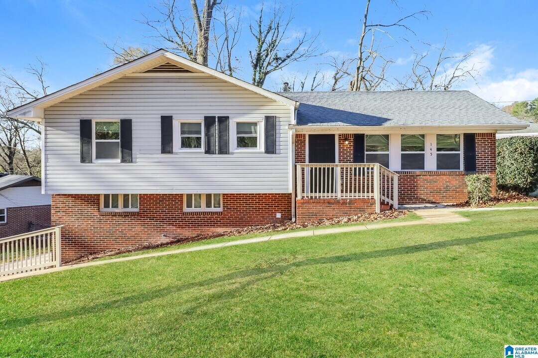 145 Gurley Ln in Birmingham, AL - Building Photo