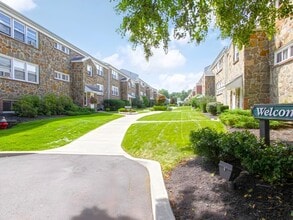 Menands Gardens in Menands, NY - Foto de edificio - Building Photo