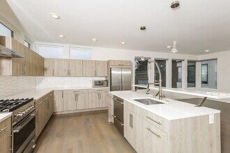 824 NW 53rd St in Seattle, WA - Building Photo - Building Photo