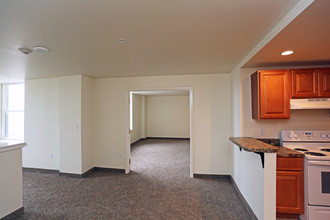 Lincoln Tower Apartments in Reading, PA - Building Photo - Interior Photo