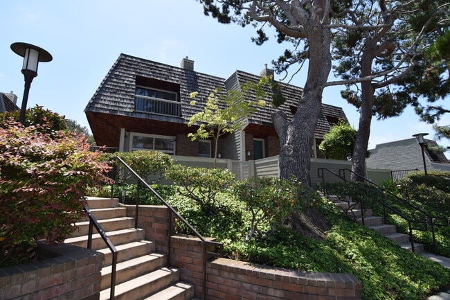 13340 Maxella Ave in Marina Del Rey, CA - Foto de edificio - Building Photo