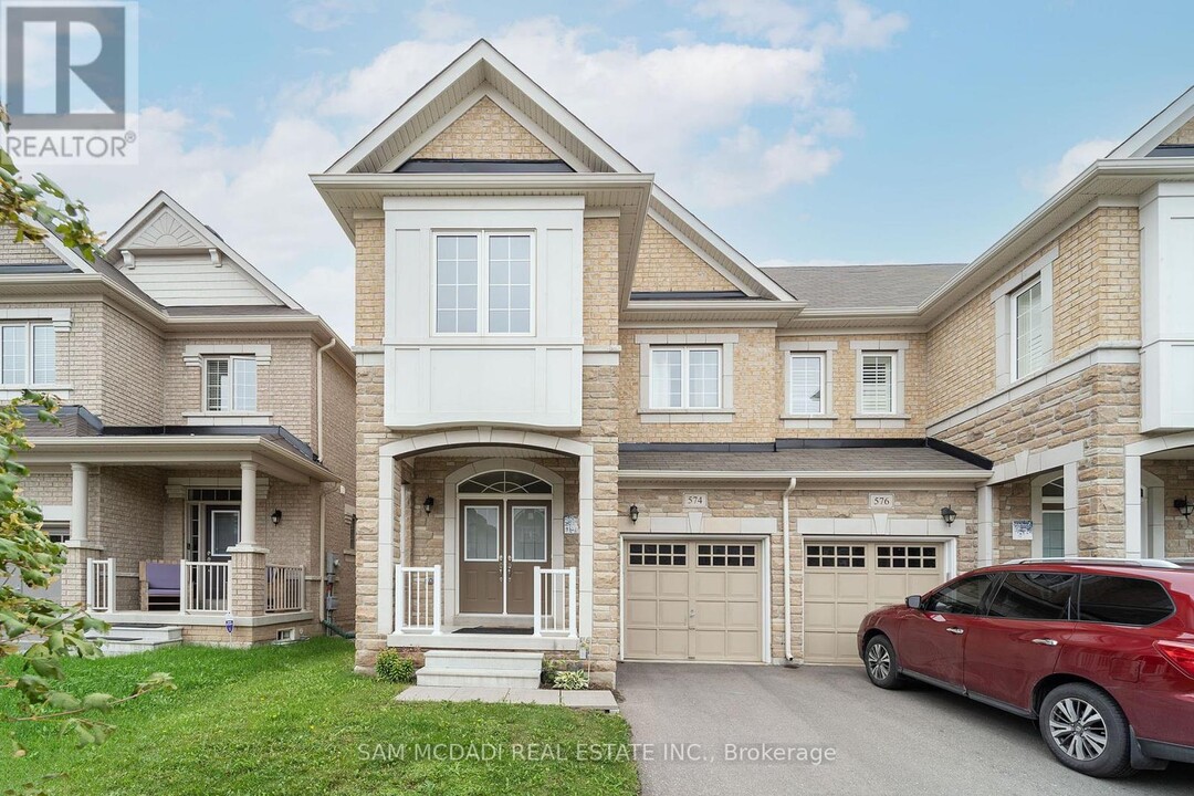 574 Settlers Rd W in Oakville, ON - Building Photo