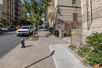 5 Buchanan Pl in Bronx, NY - Foto de edificio - Building Photo