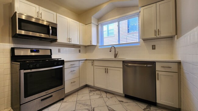 7512 Cromwell Dr, Unit 2nd floor