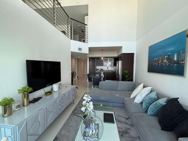 31 SE 5th St, Unit 2307 in Miami, FL - Building Photo - Building Photo