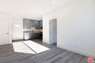 1327 23rd St, Unit B2 in Santa Monica, CA - Building Photo - Building Photo