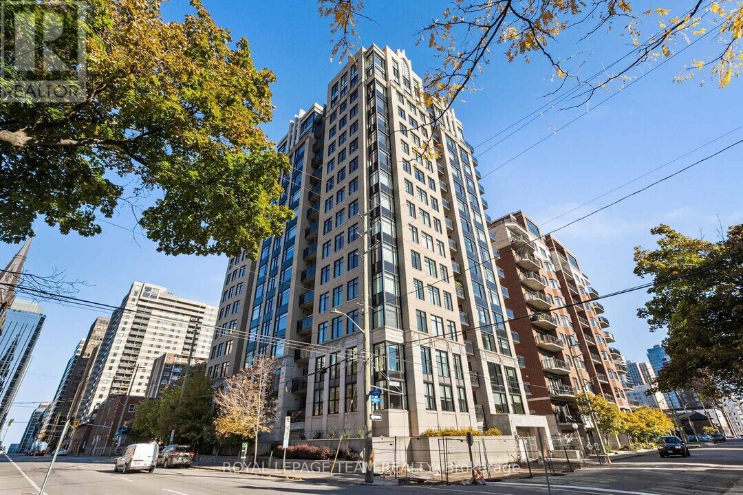 245 Kent St in Ottawa, ON - Building Photo