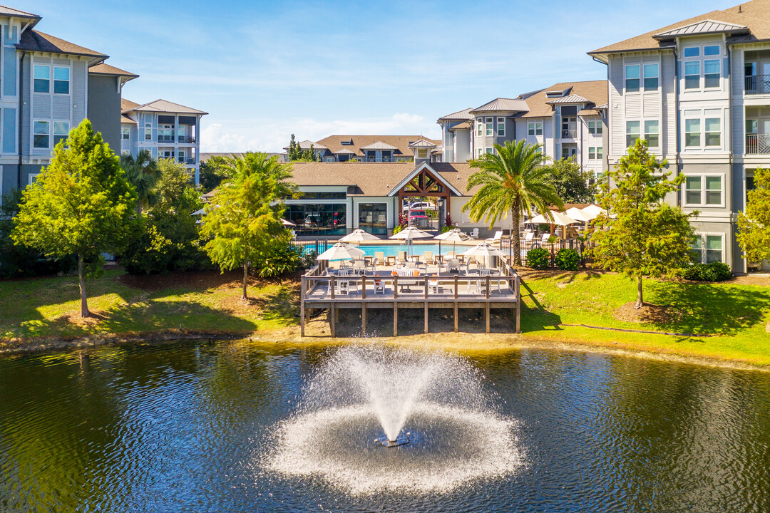 Venue Emerald Coast in Destin, FL - Foto de edificio