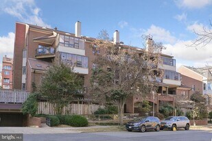 1020 N Stafford St in Arlington, VA - Building Photo