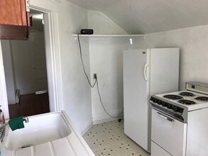 21 Marlborough Rd, Unit A in Waltham, MA - Building Photo - Building Photo