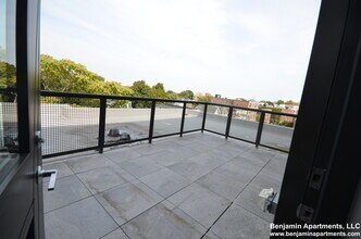 101 Brighton Ave, Unit 2 in Boston, MA - Foto de edificio - Building Photo