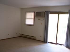4302 W Shamrock Ln in McHenry, IL - Building Photo - Building Photo