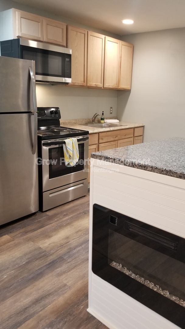 2516 Cecil B. Moore Ave in Philadelphia, PA - Building Photo - Building Photo