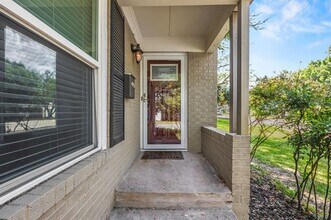 6170 Ravendale Ln in Dallas, TX - Building Photo - Building Photo