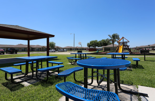 Valley View Apartments in Pharr, TX - Building Photo - Building Photo