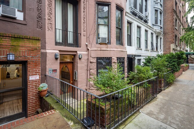 310 W 89th St in New York, NY - Foto de edificio - Building Photo