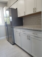 363 Highland St, Unit 365 Highland in Wyandotte, MI - Building Photo - Building Photo