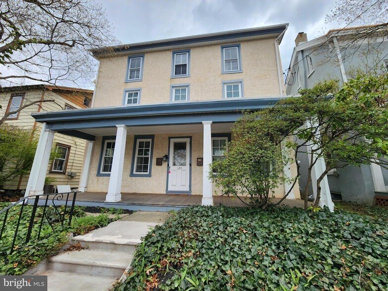 129 Shearer St, Unit 2 in North Wales, PA - Building Photo