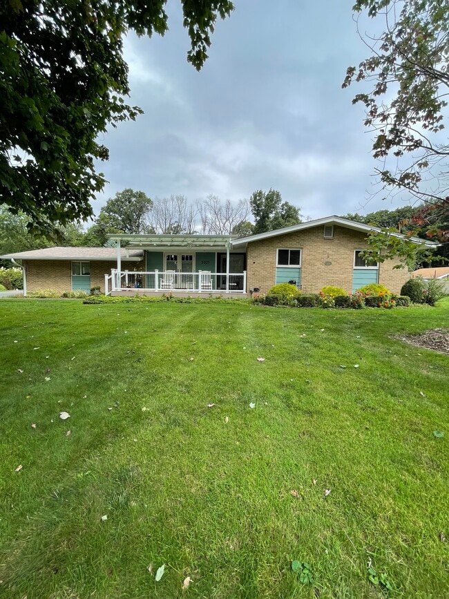 3923 Hardt Dr, Unit lower level