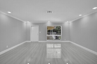 2755 NE 28th Ave in Lighthouse Point, FL - Building Photo - Building Photo