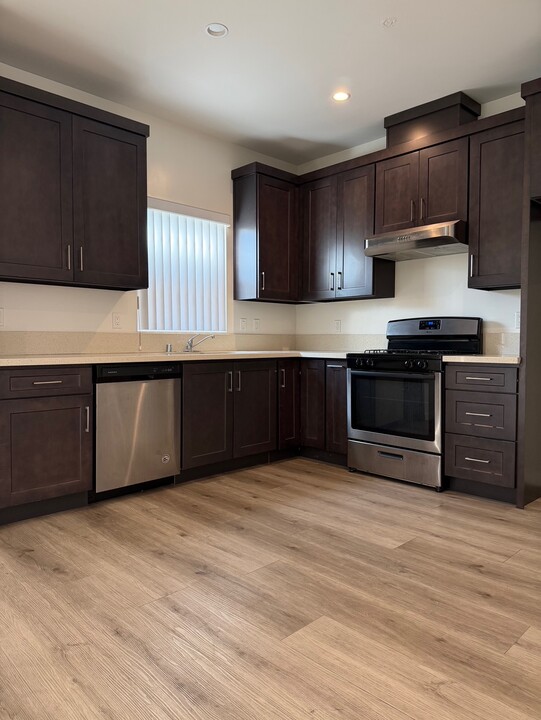 2314 Montrose Ave in Montrose, CA - Building Photo