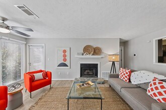 Berkeley Landing Apartments in Duluth, GA - Foto de edificio - Building Photo