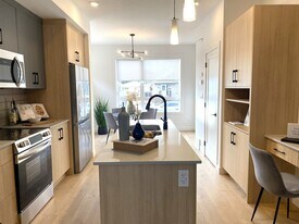 9805-9153 153 St NW in Edmonton, AB - Building Photo