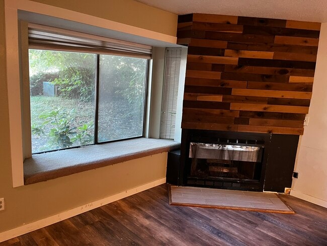 217-217 SW Edgefield Pl in Troutdale, OR - Building Photo - Building Photo