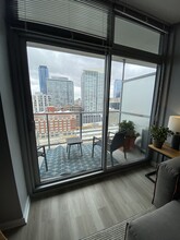 720 S Clark St, Unit 1801 in Chicago, IL - Foto de edificio - Building Photo