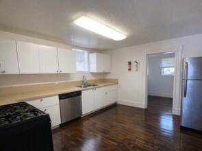 1694 11th St in Oakland, CA - Building Photo - Building Photo