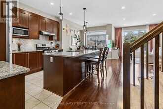 313 Warmstone Dr in Ottawa, ON - Building Photo - Building Photo
