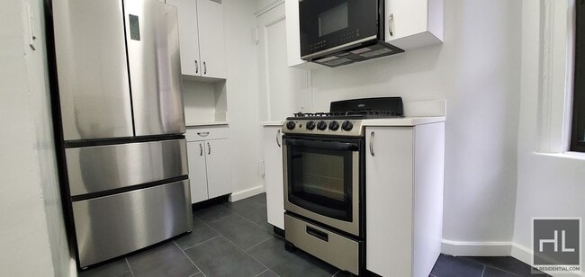 25 W 68th St
