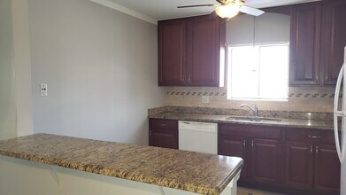 1033 Spruce St, Unit 3A in Glendale Heights, IL - Foto de edificio - Building Photo