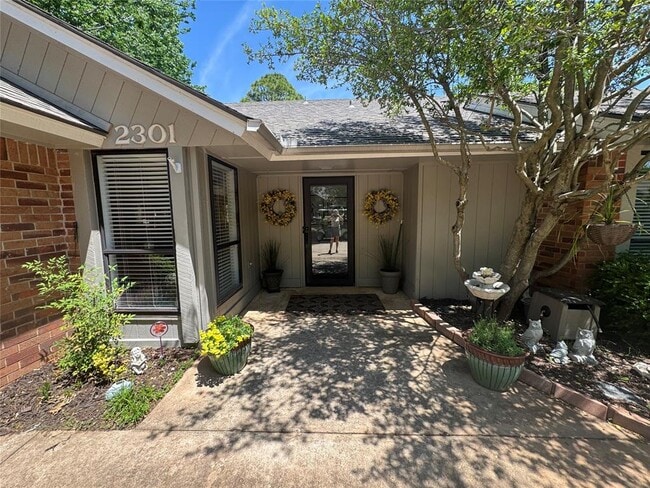 2301 Tredington Ct in Edmond, OK - Building Photo - Building Photo