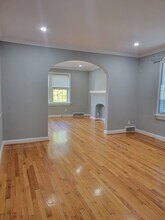 7230 W Park Ave, Unit 2nd floor in Richmond Heights, MO - Building Photo - Building Photo