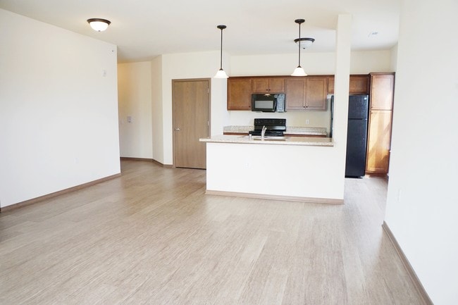 Apartments at Ten35 West in Verona, WI - Foto de edificio - Building Photo