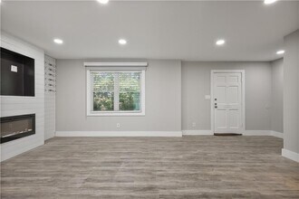 330 Winding River Dr in Atlanta, GA - Building Photo - Building Photo