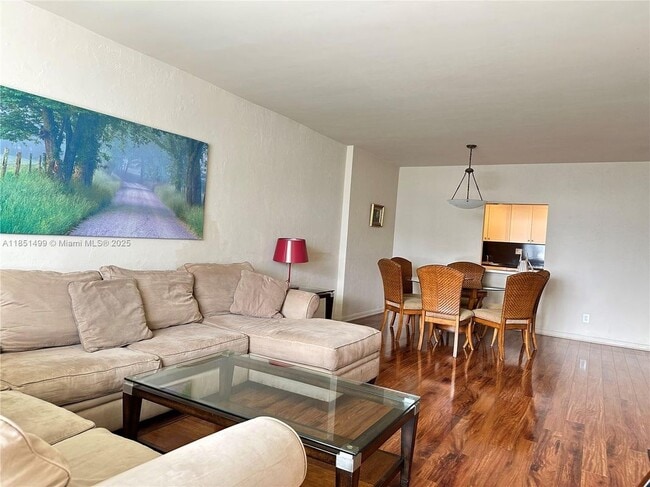 19390 Collins Ave in Sunny Isles Beach, FL - Building Photo - Building Photo