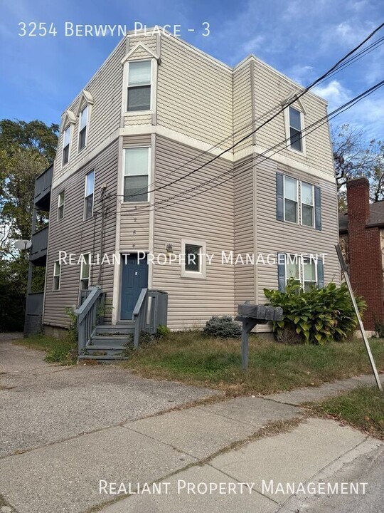 3254 Berwyn Pl in Cincinnati, OH - Building Photo