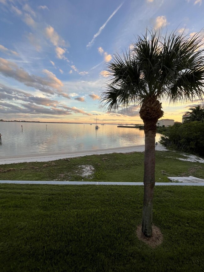 1133 Bayshore Dr in Fort Pierce, FL - Building Photo - Building Photo